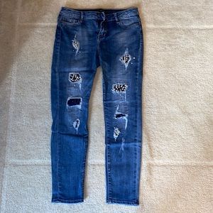 Bebe low/mid-rise pearl ripped jeans. Skinny stretch.